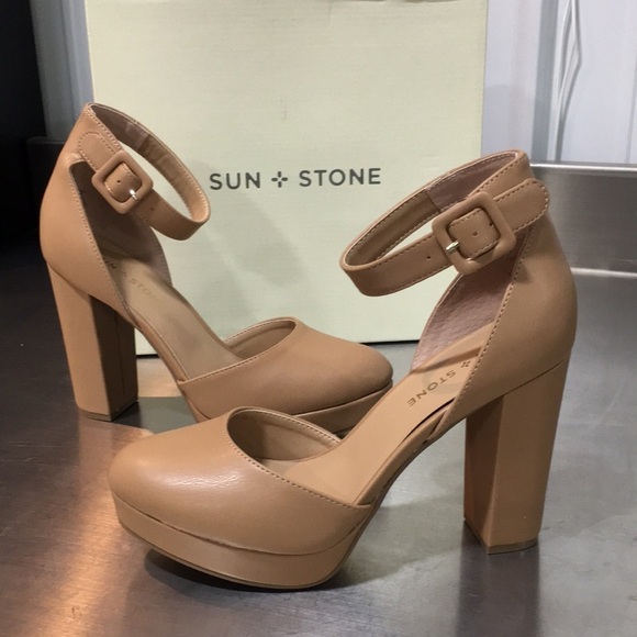 New WB Woman’s Sun + Stone High Heel - Picture 1 of 5
